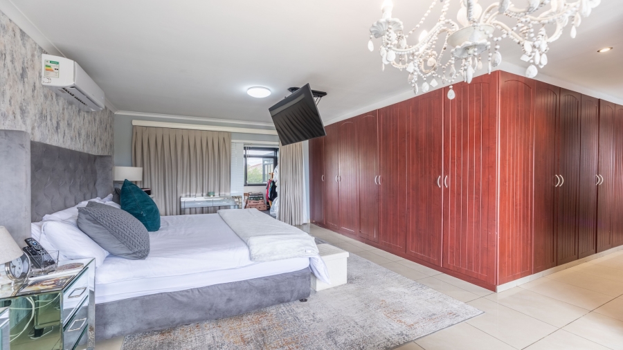 5 Bedroom Property for Sale in Flamingo Vlei Western Cape